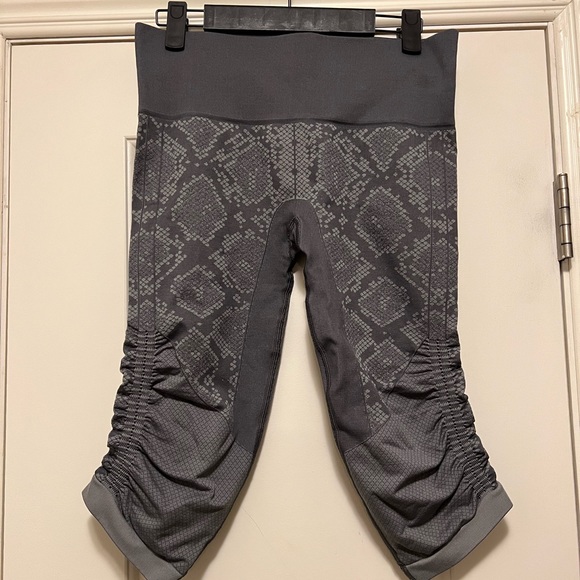 Lululemon crop tights - Picture 1 of 3